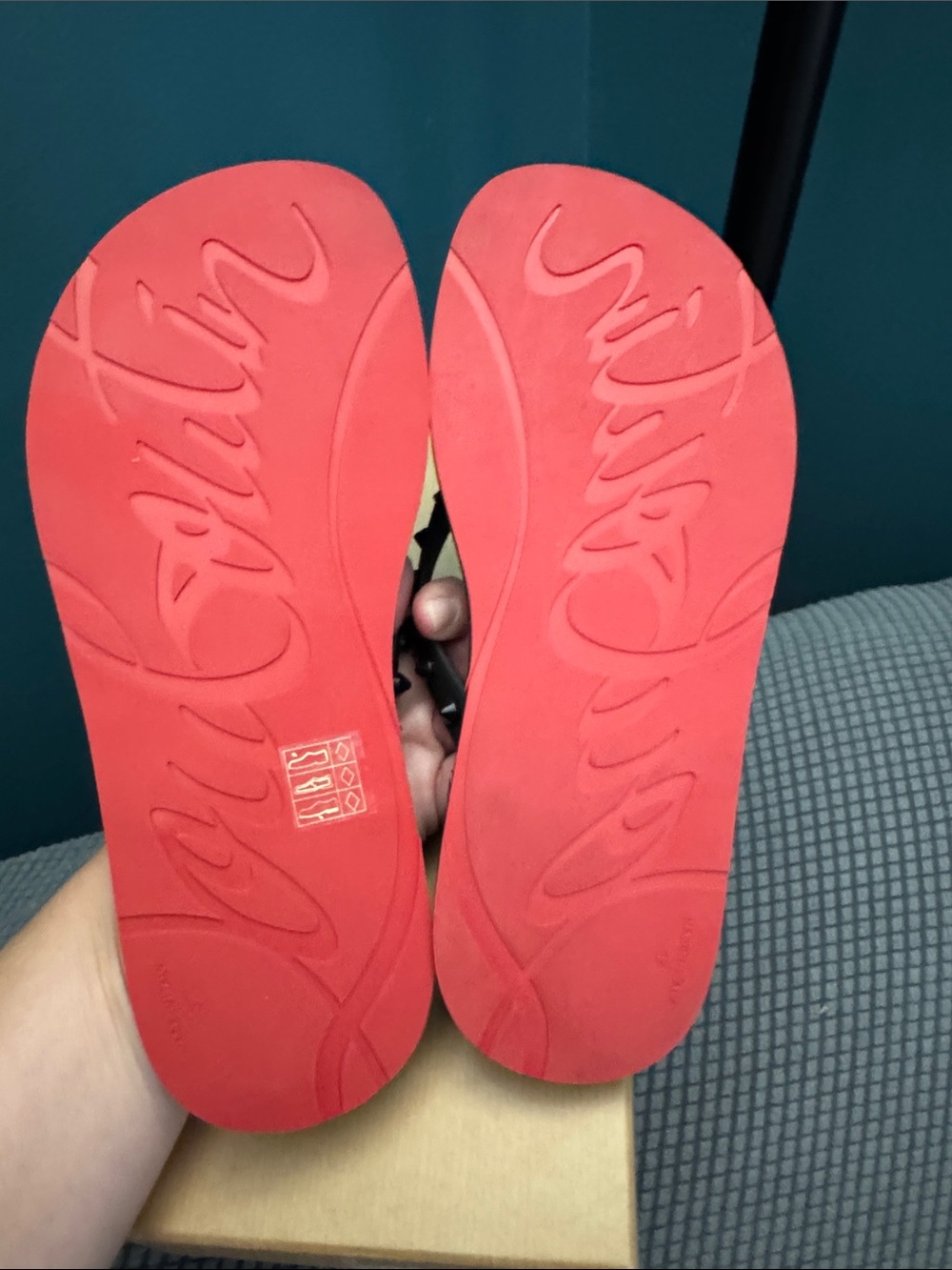Christian Louboutin- Loubi Flip Donna Flat, black/red. Material- rubber. Size 37 - Picture 13 of 13